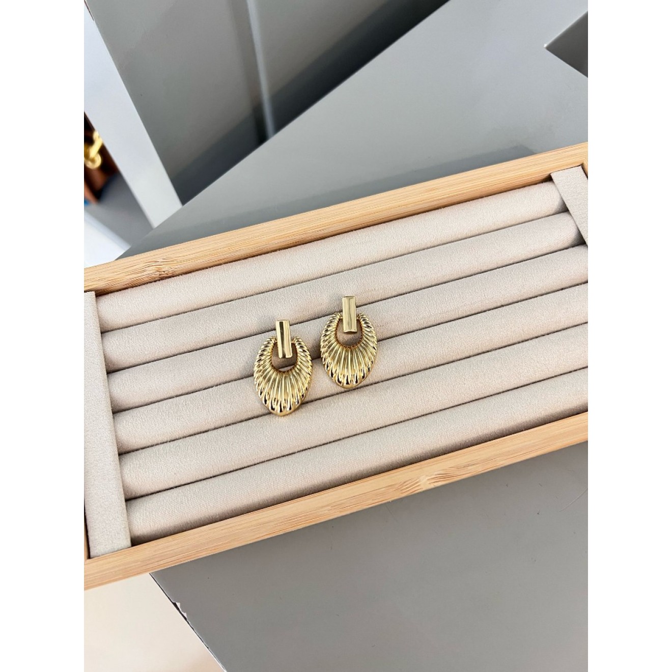 14K Renginde Gold Çelik Küpe