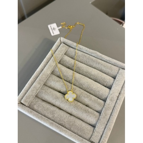 Marka Model İthal Seri Sedefli Gold Yonca Kolye
