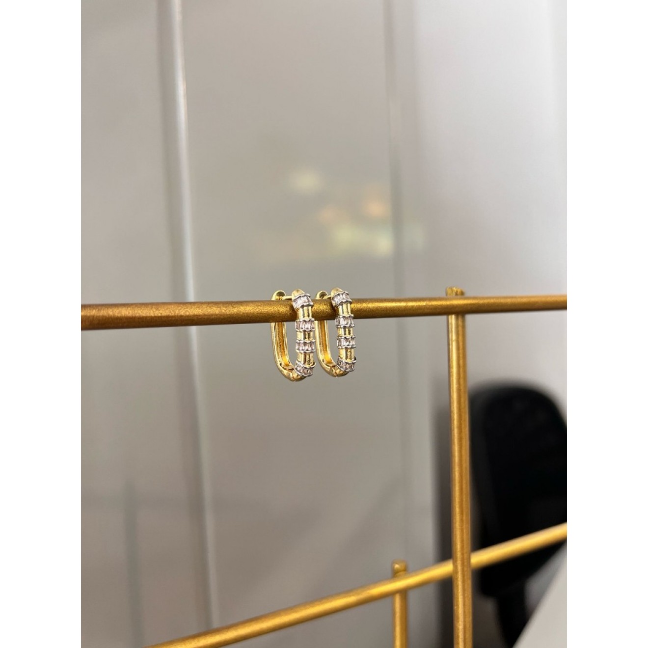 Taş Detaylı Gold Küpe