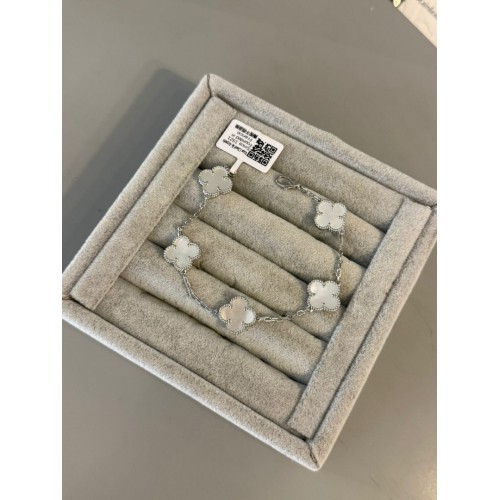 Marka Model İthal Seri Silver Sedefli Yonca Bileklik