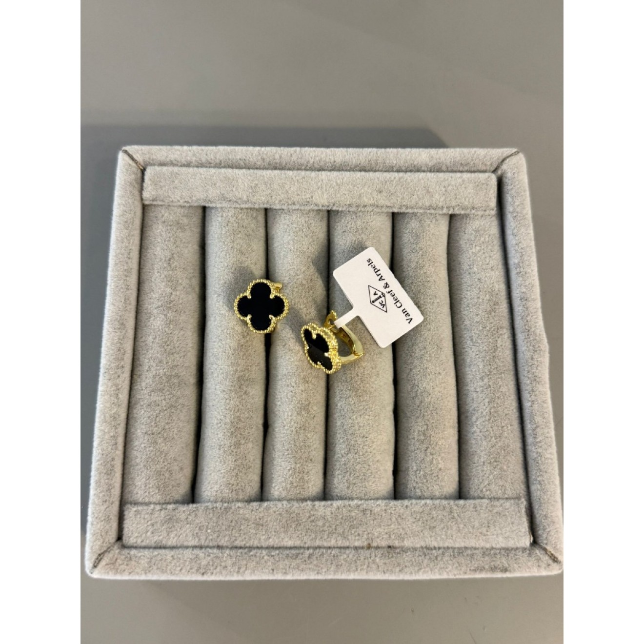 Marka Model İthal Siyah Gold Yonca Küpe