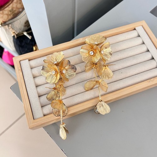 Marka Model Çiçek Sallantılı Gold Küpe