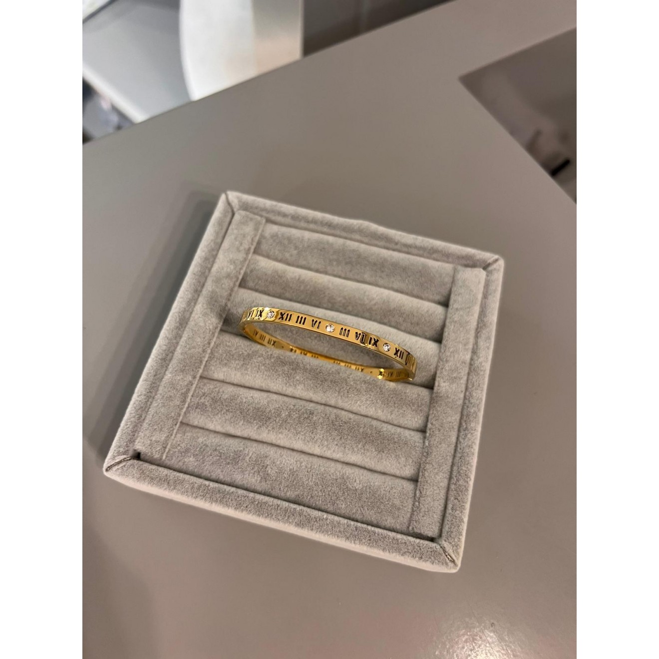 Çelik Roma Rakamlı Gold Kelepçe Bilezik Çelik Roma Rakamlı Gold Kelepçe Bilezik