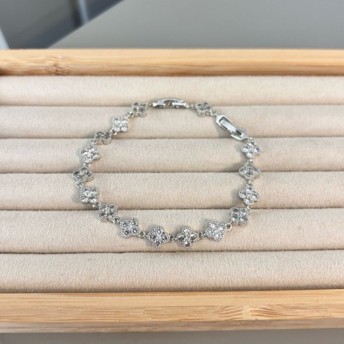 Taşlı Silver Yonca Bileklik